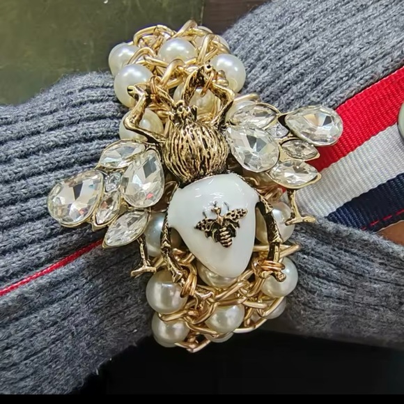 Vintage Luxury Honeybee Gold White Pearl Linked Bracelet - Picture 1 of 14